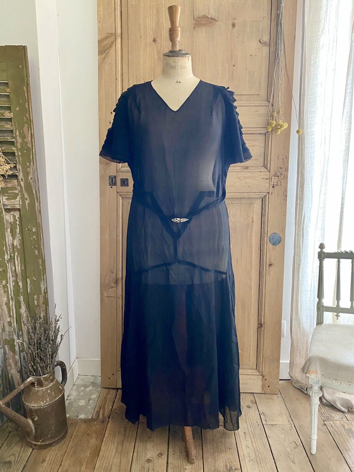 Années Folles French BLACK belted SILK DRESS c1920