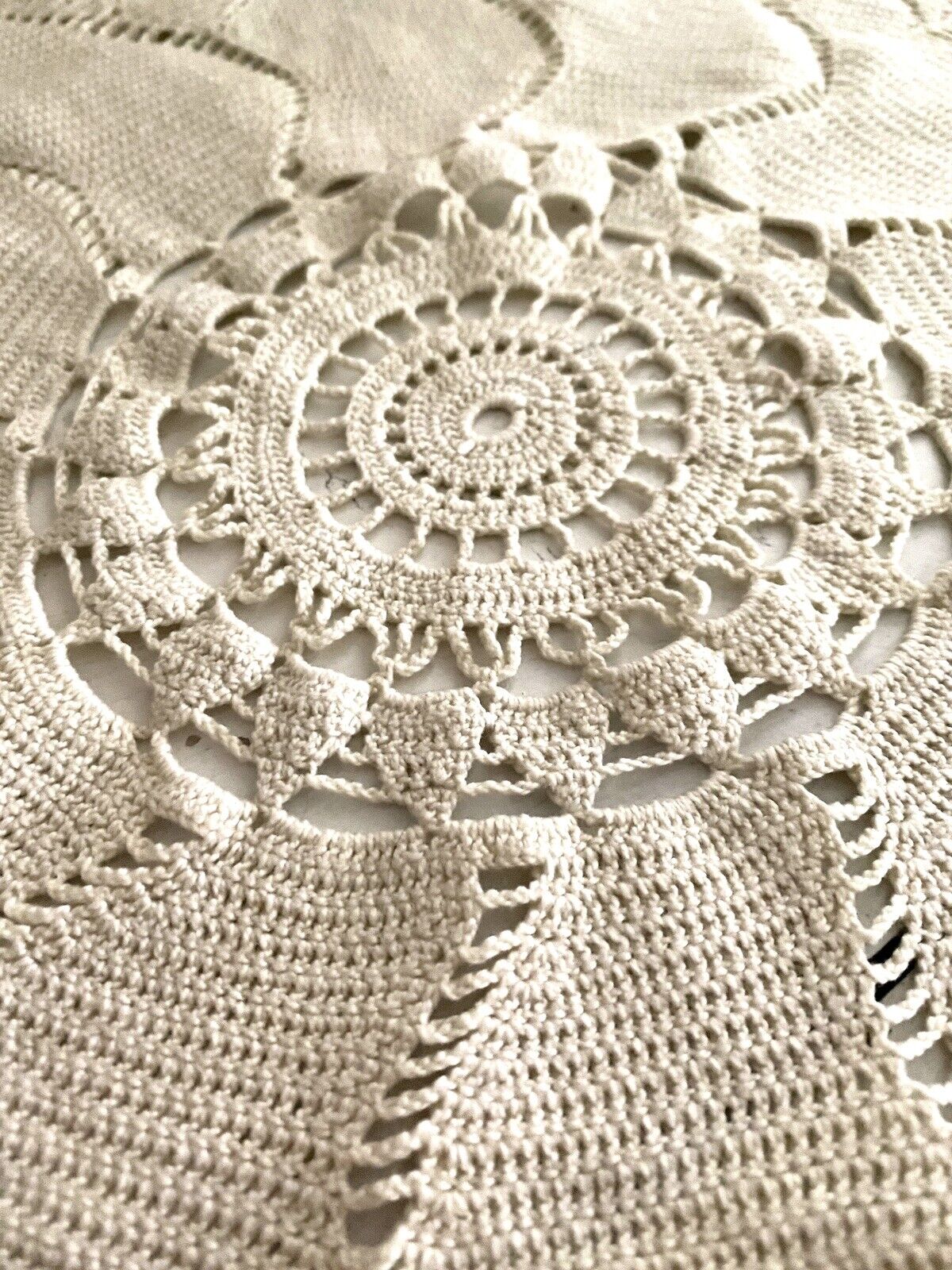 Vintage French filet lace ROUND doily HEAVY cotton ECRU rosace c1930