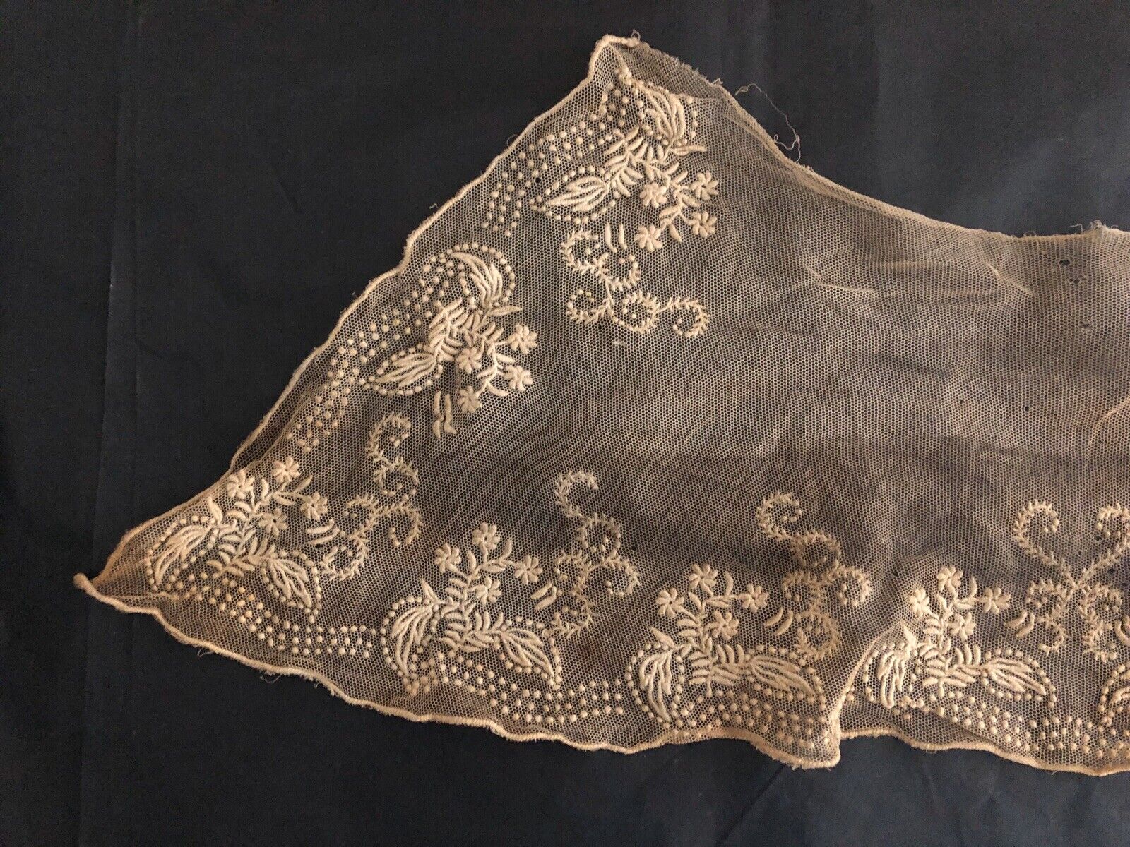 Antique French VAL lace COLLAR c 1880