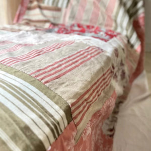 Plaid patchwork textiles anciens upcyclés