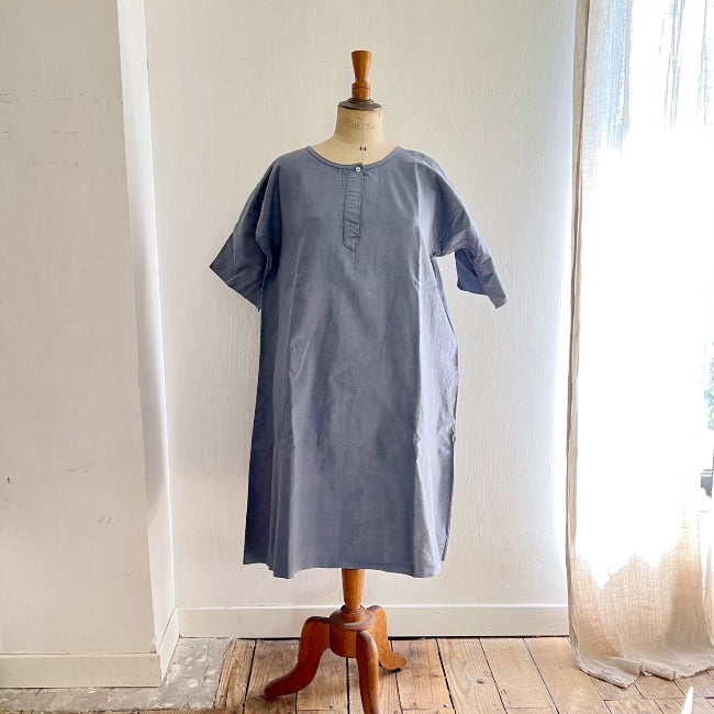 Chemise de nuit ancienne lin bleu lavande – les toiles blanches