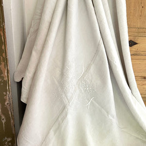 Drap ancien Art Déco en lin métis blanc, blanc, monogrammé FD vers 1930. - France Drap ancien Art Déco en lin métis blanc, blanc, monogrammé FD vers 1930. - France