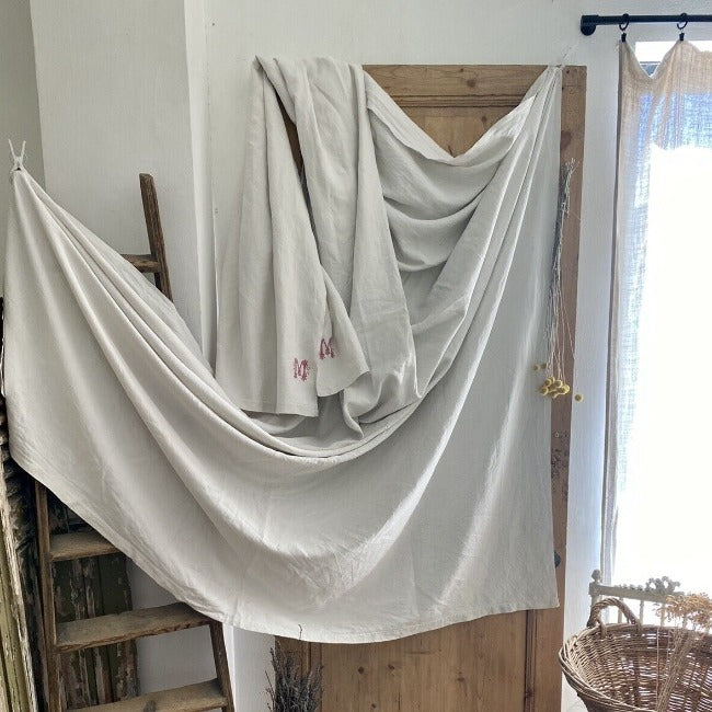 Drap vintage français en pur lin avec un superbe monogramme Drap vintage français en pur lin avec un superbe monogramme